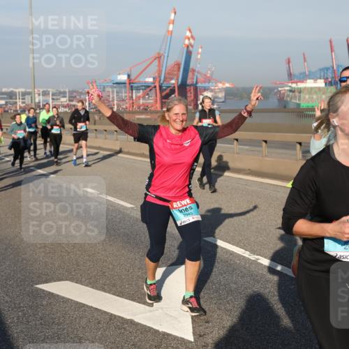 03.10.2025 - Köhlbrandbrückenlauf Yannick Fuchs http://msf.ph/oto/9179511 03.10.2025 08:52:28 Position 2 2943, 2682 meine-sportfotos.de