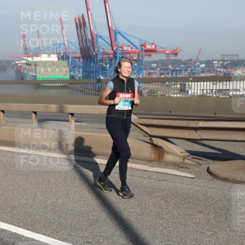 03.10.2025 - Köhlbrandbrückenlauf Yannick Fuchs http://msf.ph/oto/9179530 03.10.2025 08:52:30 Position 2 3215 meine-sportfotos.de