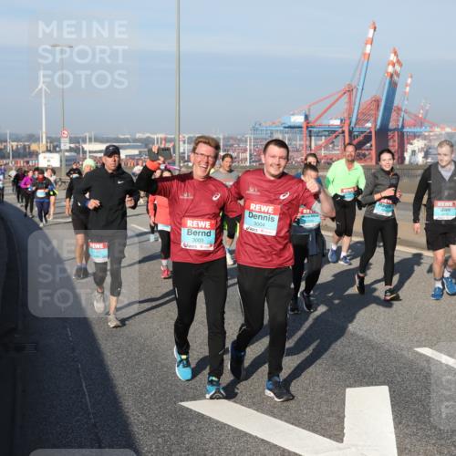 03.10.2025 - Köhlbrandbrückenlauf Yannick Fuchs http://msf.ph/oto/9179551 03.10.2025 08:52:32 Position 2 3003, 3004 meine-sportfotos.de