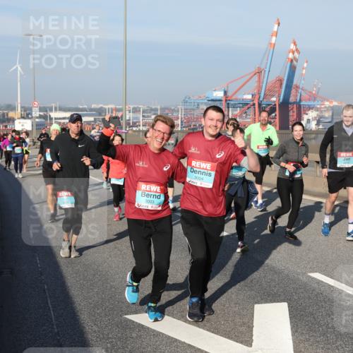 03.10.2025 - Köhlbrandbrückenlauf Yannick Fuchs http://msf.ph/oto/9179553 03.10.2025 08:52:32 Position 2 3786, 3003, 3004 meine-sportfotos.de