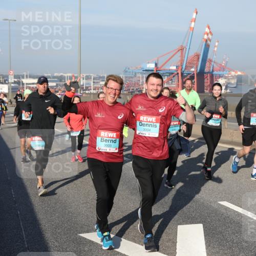 03.10.2025 - Köhlbrandbrückenlauf Yannick Fuchs http://msf.ph/oto/9179555 03.10.2025 08:52:32 Position 2 2016, 3003, 3004 meine-sportfotos.de