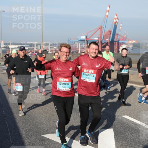 03.10.2025 - Köhlbrandbrückenlauf Yannick Fuchs http://msf.ph/oto/9179557 03.10.2025 08:52:33 Position 2 3786, 3003, 3004, 2016 meine-sportfotos.de