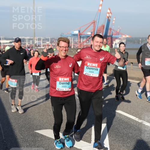 03.10.2025 - Köhlbrandbrückenlauf Yannick Fuchs http://msf.ph/oto/9179560 03.10.2025 08:52:33 Position 2 3003, 3004 meine-sportfotos.de