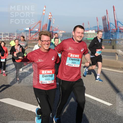 03.10.2025 - Köhlbrandbrückenlauf Yannick Fuchs http://msf.ph/oto/9179568 03.10.2025 08:52:33 Position 2 3003, 3004 meine-sportfotos.de