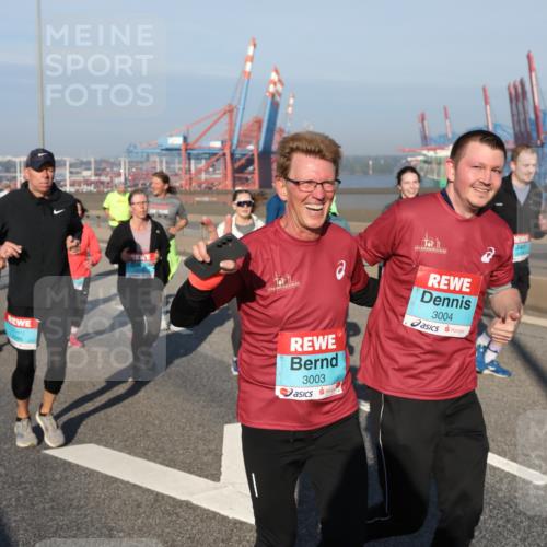 03.10.2025 - Köhlbrandbrückenlauf Yannick Fuchs http://msf.ph/oto/9179569 03.10.2025 08:52:33 Position 2 3003, 3004 meine-sportfotos.de