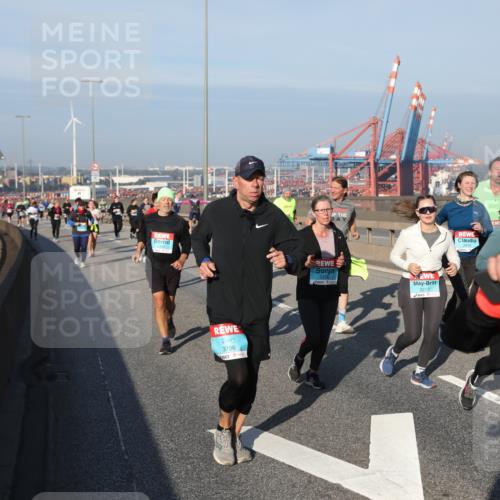 03.10.2025 - Köhlbrandbrückenlauf Yannick Fuchs http://msf.ph/oto/9179571 03.10.2025 08:52:34 Position 2 3786, 2218, 177 meine-sportfotos.de
