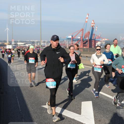 03.10.2025 - Köhlbrandbrückenlauf Yannick Fuchs http://msf.ph/oto/9179573 03.10.2025 08:52:34 Position 2 3786, 2218, 217, 2099 meine-sportfotos.de