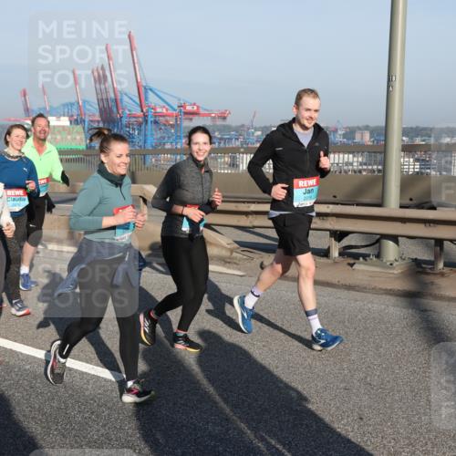 03.10.2025 - Köhlbrandbrückenlauf Yannick Fuchs http://msf.ph/oto/9179579 03.10.2025 08:52:35 Position 2 2217, 2916, 2016, 18 meine-sportfotos.de