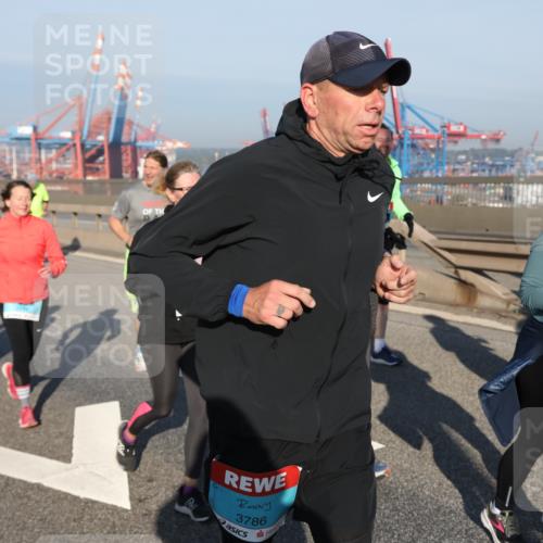 03.10.2025 - Köhlbrandbrückenlauf Yannick Fuchs http://msf.ph/oto/9179585 03.10.2025 08:52:35 Position 2 3786, 099 meine-sportfotos.de