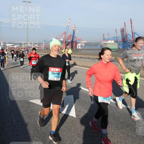 03.10.2025 - Köhlbrandbrückenlauf Yannick Fuchs http://msf.ph/oto/9179598 03.10.2025 08:52:36 Position 2 2309, 2918 meine-sportfotos.de