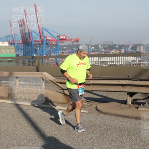 03.10.2025 - Köhlbrandbrückenlauf Yannick Fuchs http://msf.ph/oto/9179628 03.10.2025 08:52:40 Position 2 118 meine-sportfotos.de