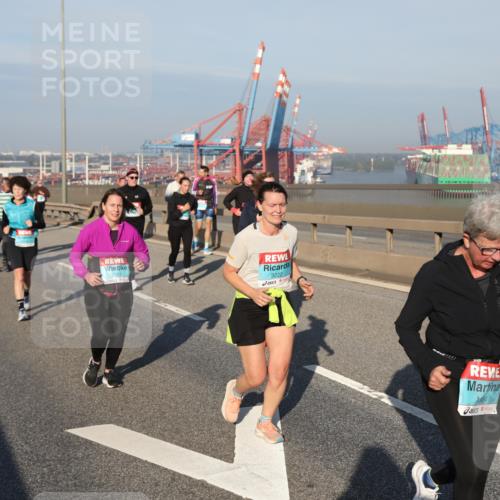 03.10.2025 - Köhlbrandbrückenlauf Yannick Fuchs http://msf.ph/oto/9179652 03.10.2025 08:52:43 Position 2 3222, 1934 meine-sportfotos.de