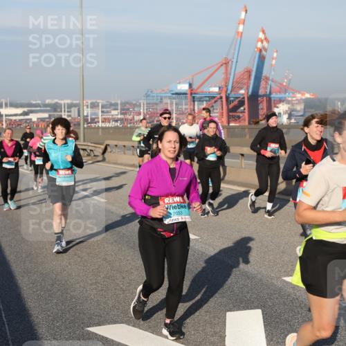 03.10.2025 - Köhlbrandbrückenlauf Yannick Fuchs http://msf.ph/oto/9179655 03.10.2025 08:52:44 Position 2 2033 meine-sportfotos.de