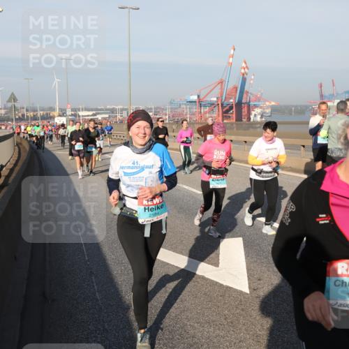 03.10.2025 - Köhlbrandbrückenlauf Yannick Fuchs http://msf.ph/oto/9179709 03.10.2025 08:52:50 Position 2 41, 2194, 1414 meine-sportfotos.de