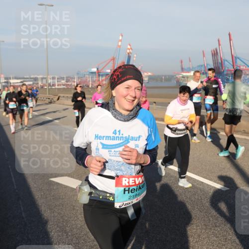 03.10.2025 - Köhlbrandbrückenlauf Yannick Fuchs http://msf.ph/oto/9179714 03.10.2025 08:52:50 Position 2 41, 29, 31, 1, 2194 meine-sportfotos.de