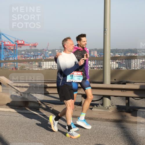 03.10.2025 - Köhlbrandbrückenlauf Yannick Fuchs http://msf.ph/oto/9179726 03.10.2025 08:52:53 Position 2 3770, 2969, 118 meine-sportfotos.de