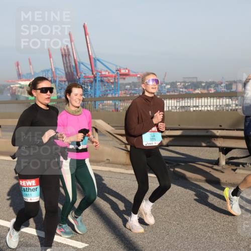 03.10.2025 - Köhlbrandbrückenlauf Yannick Fuchs http://msf.ph/oto/9179730 03.10.2025 08:52:53 Position 2 1811, 3770, 118 meine-sportfotos.de