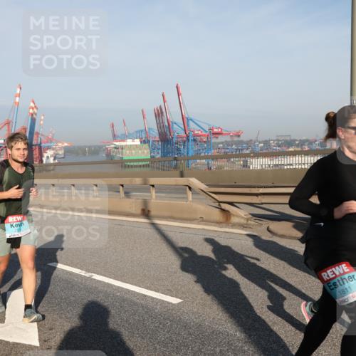 03.10.2025 - Köhlbrandbrückenlauf Yannick Fuchs http://msf.ph/oto/9179742 03.10.2025 08:52:54 Position 2 2314, 2313, 1811, 18 meine-sportfotos.de
