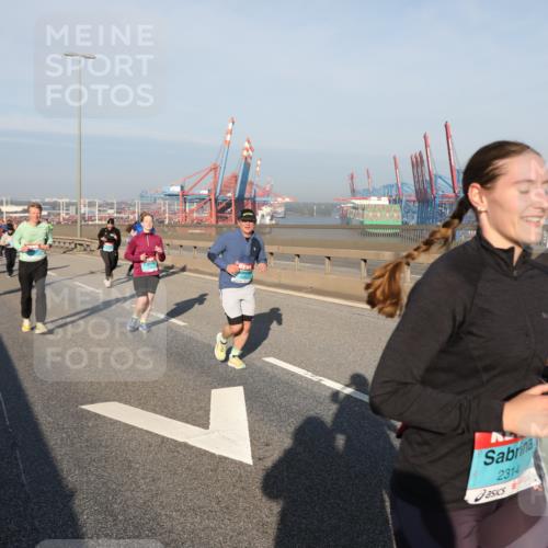 03.10.2025 - Köhlbrandbrückenlauf Yannick Fuchs http://msf.ph/oto/9179759 03.10.2025 08:52:55 Position 2 2314, 231 meine-sportfotos.de