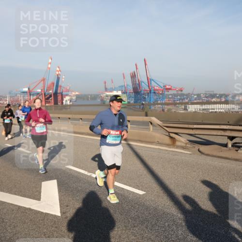 03.10.2025 - Köhlbrandbrückenlauf Yannick Fuchs http://msf.ph/oto/9179766 03.10.2025 08:52:56 Position 2 18 meine-sportfotos.de