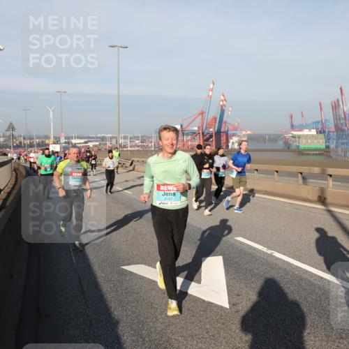 03.10.2025 - Köhlbrandbrückenlauf Yannick Fuchs http://msf.ph/oto/9179776 03.10.2025 08:52:58 Position 2 2167, 2128 meine-sportfotos.de