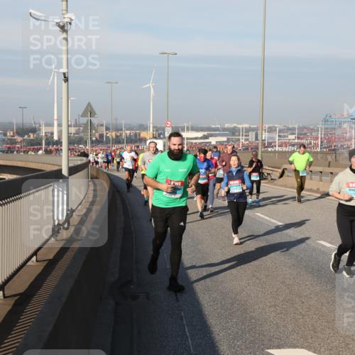 03.10.2025 - Köhlbrandbrückenlauf Yannick Fuchs http://msf.ph/oto/9179801 03.10.2025 08:53:01 Position 2 1890 meine-sportfotos.de