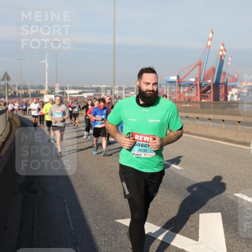 03.10.2025 - Köhlbrandbrückenlauf Yannick Fuchs http://msf.ph/oto/9179813 03.10.2025 08:53:03 Position 2 3038, 990 meine-sportfotos.de