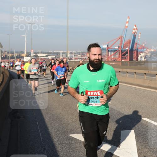 03.10.2025 - Köhlbrandbrückenlauf Yannick Fuchs http://msf.ph/oto/9179814 03.10.2025 08:53:03 Position 2 3038 meine-sportfotos.de