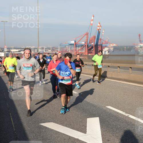 03.10.2025 - Köhlbrandbrückenlauf Yannick Fuchs http://msf.ph/oto/9179830 03.10.2025 08:53:05 Position 2 2556 meine-sportfotos.de