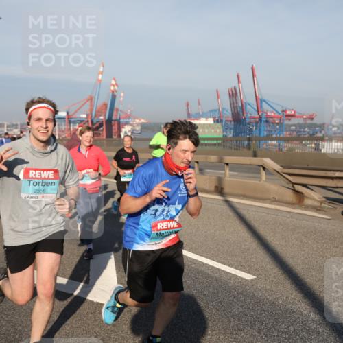 03.10.2025 - Köhlbrandbrückenlauf Yannick Fuchs http://msf.ph/oto/9179843 03.10.2025 08:53:07 Position 2 2556 meine-sportfotos.de