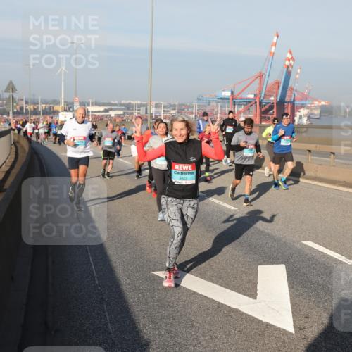 03.10.2025 - Köhlbrandbrückenlauf Yannick Fuchs http://msf.ph/oto/9179857 03.10.2025 08:53:10 Position 2 3422 meine-sportfotos.de