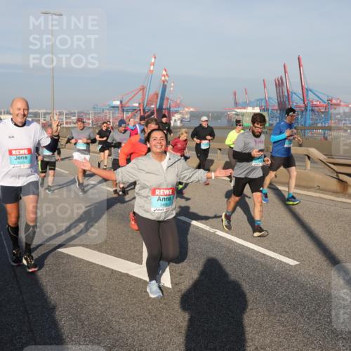 03.10.2025 - Köhlbrandbrückenlauf Yannick Fuchs http://msf.ph/oto/9179881 03.10.2025 08:53:12 Position 2 3423, 2456 meine-sportfotos.de