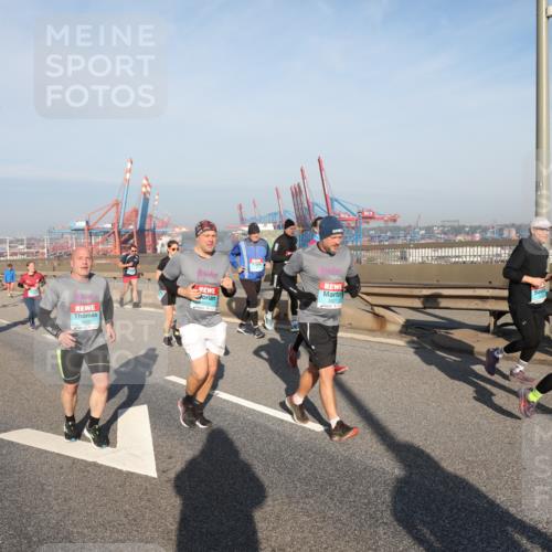 03.10.2025 - Köhlbrandbrückenlauf Yannick Fuchs http://msf.ph/oto/9179900 03.10.2025 08:53:15 Position 2 3024, 3022 meine-sportfotos.de