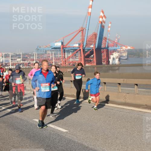 03.10.2025 - Köhlbrandbrückenlauf Yannick Fuchs http://msf.ph/oto/9179944 03.10.2025 08:53:22 Position 2 2187, 2158 meine-sportfotos.de