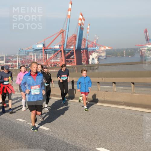 03.10.2025 - Köhlbrandbrückenlauf Yannick Fuchs http://msf.ph/oto/9179948 03.10.2025 08:53:22 Position 2 2187, 2158 meine-sportfotos.de