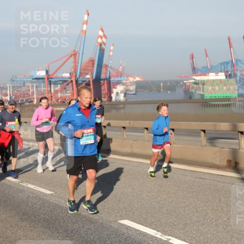 03.10.2025 - Köhlbrandbrückenlauf Yannick Fuchs http://msf.ph/oto/9179955 03.10.2025 08:53:23 Position 2 2158 meine-sportfotos.de