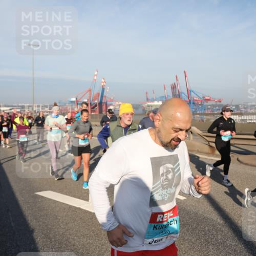 03.10.2025 - Köhlbrandbrückenlauf Yannick Fuchs http://msf.ph/oto/9179990 03.10.2025 08:53:26 Position 2 1840 meine-sportfotos.de