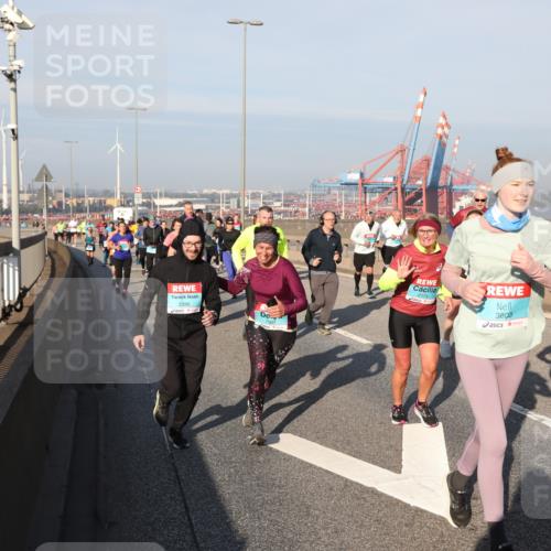 03.10.2025 - Köhlbrandbrückenlauf Yannick Fuchs http://msf.ph/oto/9180003 03.10.2025 08:53:28 Position 2 2396, 1001, 3803, 1345 meine-sportfotos.de