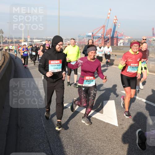 03.10.2025 - Köhlbrandbrückenlauf Yannick Fuchs http://msf.ph/oto/9180009 03.10.2025 08:53:28 Position 2 2396, 1001, 2174, 387 meine-sportfotos.de