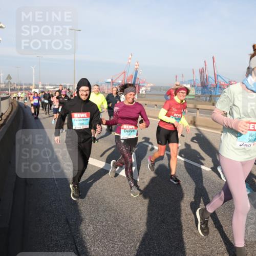 03.10.2025 - Köhlbrandbrückenlauf Yannick Fuchs http://msf.ph/oto/9180013 03.10.2025 08:53:28 Position 2 2396, 1001, 380 meine-sportfotos.de