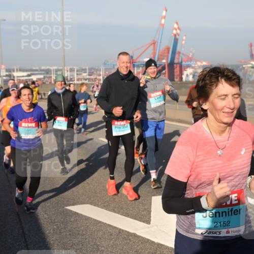 03.10.2025 - Köhlbrandbrückenlauf Yannick Fuchs http://msf.ph/oto/9180051 03.10.2025 08:53:33 Position 2 3810, 2720, 2152 meine-sportfotos.de