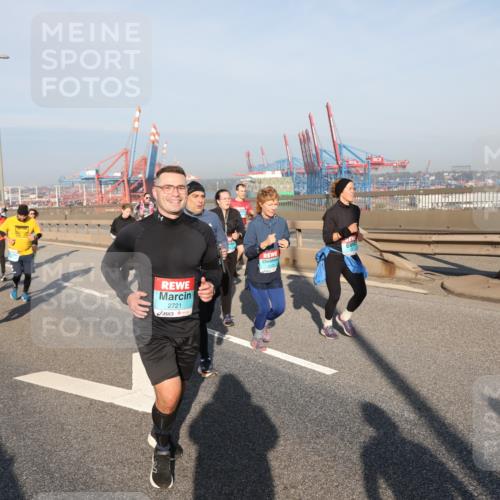 03.10.2025 - Köhlbrandbrückenlauf Yannick Fuchs http://msf.ph/oto/9180080 03.10.2025 08:53:37 Position 2 2721 meine-sportfotos.de