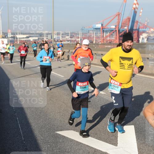 03.10.2025 - Köhlbrandbrückenlauf Yannick Fuchs http://msf.ph/oto/9180097 03.10.2025 08:53:39 Position 2 2842, 2840 meine-sportfotos.de