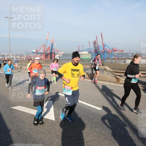 03.10.2025 - Köhlbrandbrückenlauf Yannick Fuchs http://msf.ph/oto/9180106 03.10.2025 08:53:40 Position 2 2842, 2840, 18 meine-sportfotos.de