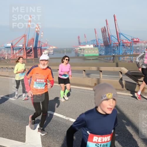 03.10.2025 - Köhlbrandbrückenlauf Yannick Fuchs http://msf.ph/oto/9180112 03.10.2025 08:53:40 Position 2 2315, 3577, 2840 meine-sportfotos.de