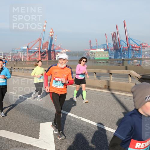 03.10.2025 - Köhlbrandbrückenlauf Yannick Fuchs http://msf.ph/oto/9180114 03.10.2025 08:53:41 Position 2 2315, 3577 meine-sportfotos.de