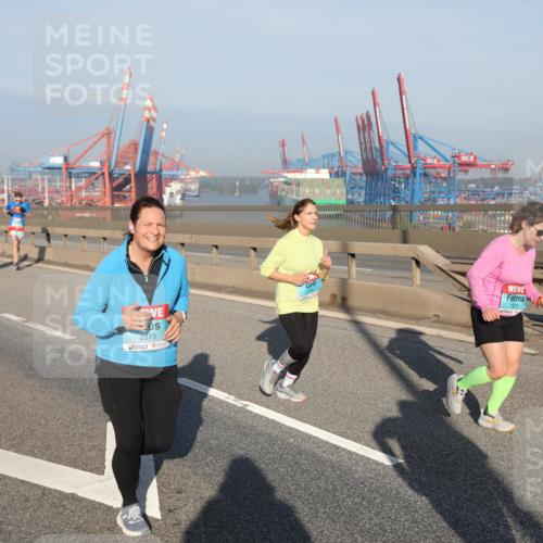 03.10.2025 - Köhlbrandbrückenlauf Yannick Fuchs http://msf.ph/oto/9180126 03.10.2025 08:53:42 Position 2 2315, 1629 meine-sportfotos.de