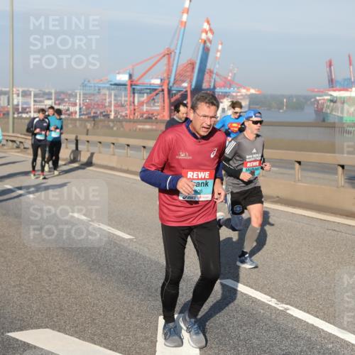 03.10.2025 - Köhlbrandbrückenlauf Yannick Fuchs http://msf.ph/oto/9180145 03.10.2025 08:53:46 Position 2 408 meine-sportfotos.de