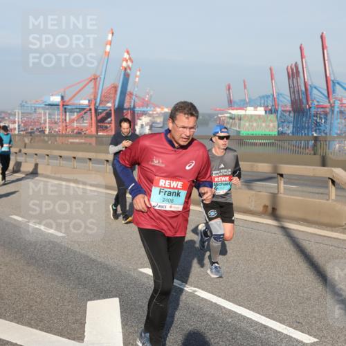 03.10.2025 - Köhlbrandbrückenlauf Yannick Fuchs http://msf.ph/oto/9180150 03.10.2025 08:53:46 Position 2 2408, 1717 meine-sportfotos.de