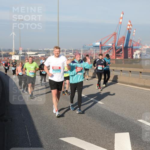 03.10.2025 - Köhlbrandbrückenlauf Yannick Fuchs http://msf.ph/oto/9180165 03.10.2025 08:53:49 Position 2 3520 meine-sportfotos.de